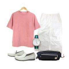 ピンクのTシャツを白パン×白スリッポンで爽やかに！